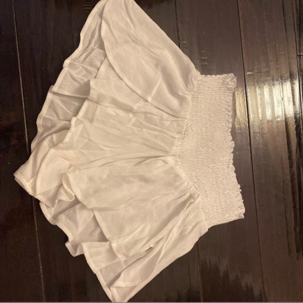FLOWY WHITE SHORTS